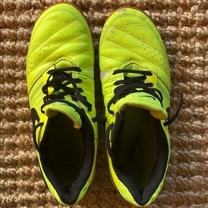 Nike gato indoors soccer shoes